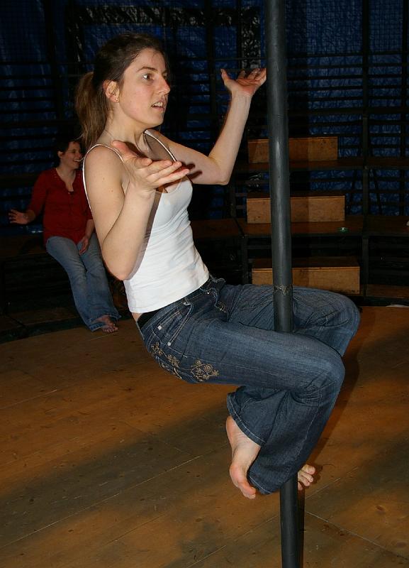 Atelier cirque adultes Journees theatrales 2007_0012.jpg